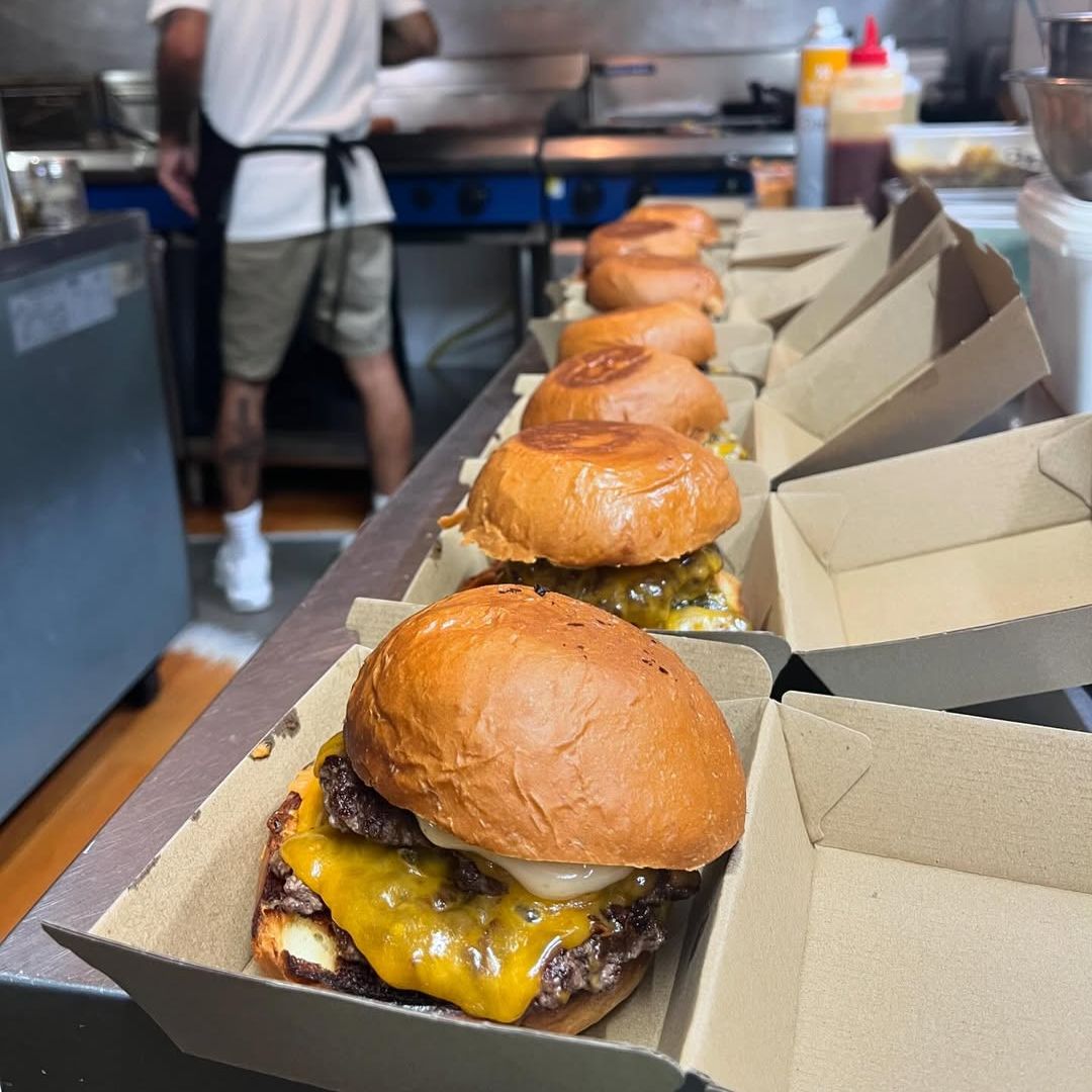 Takeaway Clamshell Box - Carton of 250 - Image 2